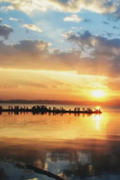 昆明旅行團(tuán),昆明策劃公司,昆明拓展公司:和你愛的人去昆明海晏村看秋天第一場落日吧