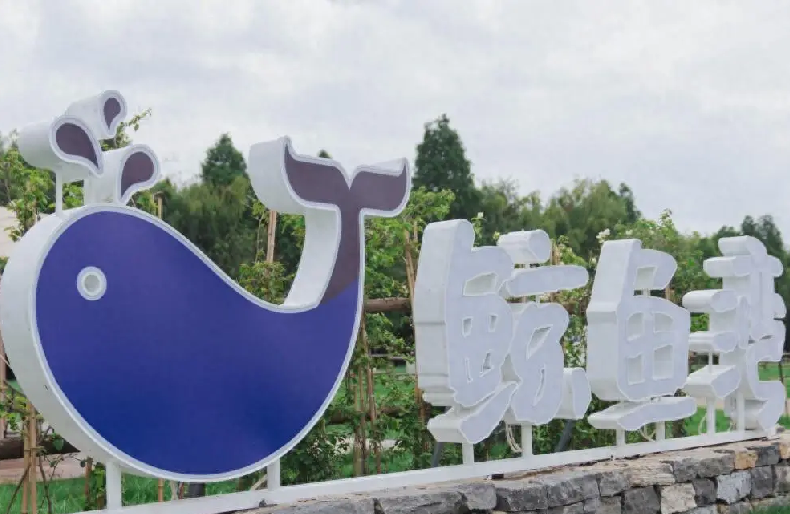 云南旅游,云南旅行社,云南團(tuán)建公司,云南策劃公司,云南會(huì)議會(huì)展,昆明旅游,昆明旅行社,昆明策劃公司,昆明會(huì)議會(huì)展：青青草坪+露營(yíng)燒烤…晉寧渠東海埂村有你要的“詩和遠(yuǎn)方” 