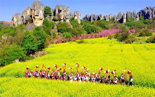 昆明旅游：在這個春暖花開的季節，去石林見一面吧！